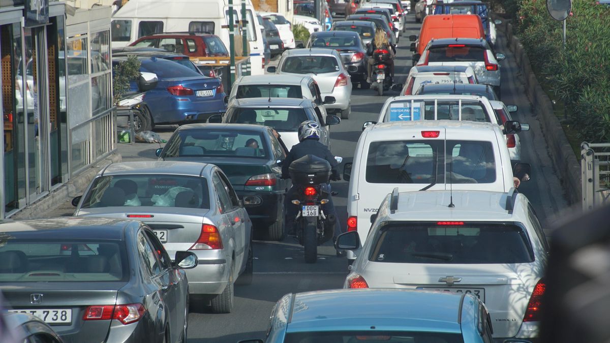 Vrať řidičák a získej 611 tisíc. Maltská vláda motivuje motoristy kvůli dopravním zácpám